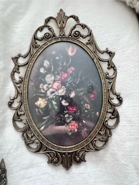 Vintage Ornate Brass-Tone Floral Wall Plaque - Gold Finish